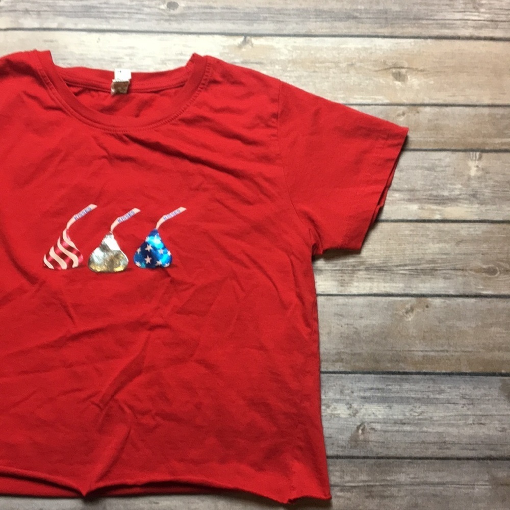 RED HERSHEY KISSES FOIL CROPPED TEE